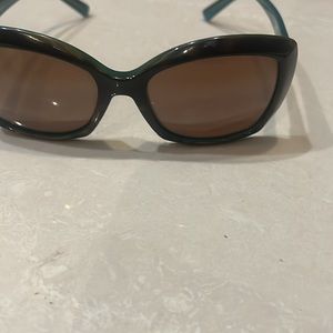 Maui Jim hibiscus, GUC